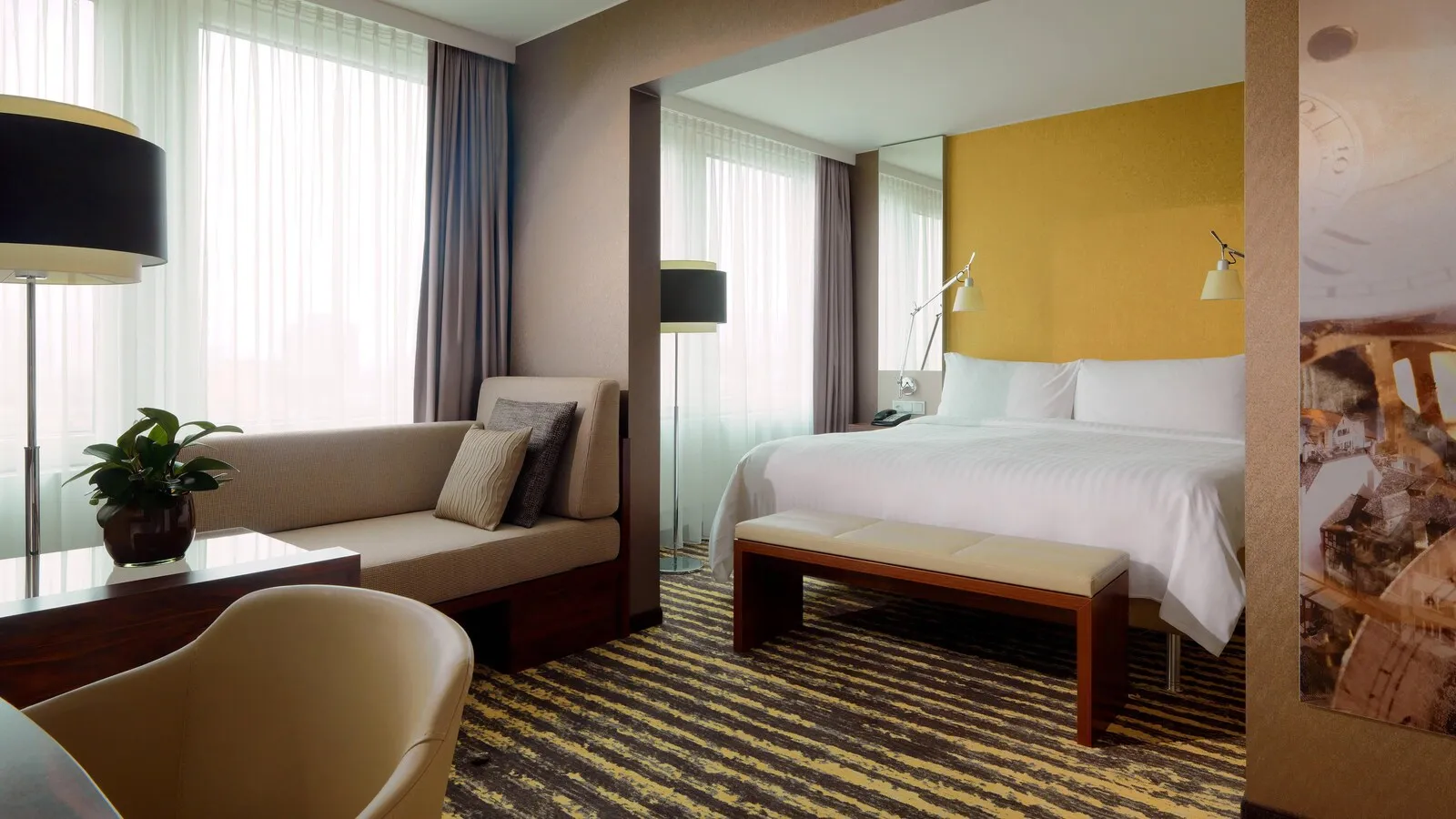 Junior Club Suite, M Club lounge access, Junior Suite, 1 King, River view, Main Building