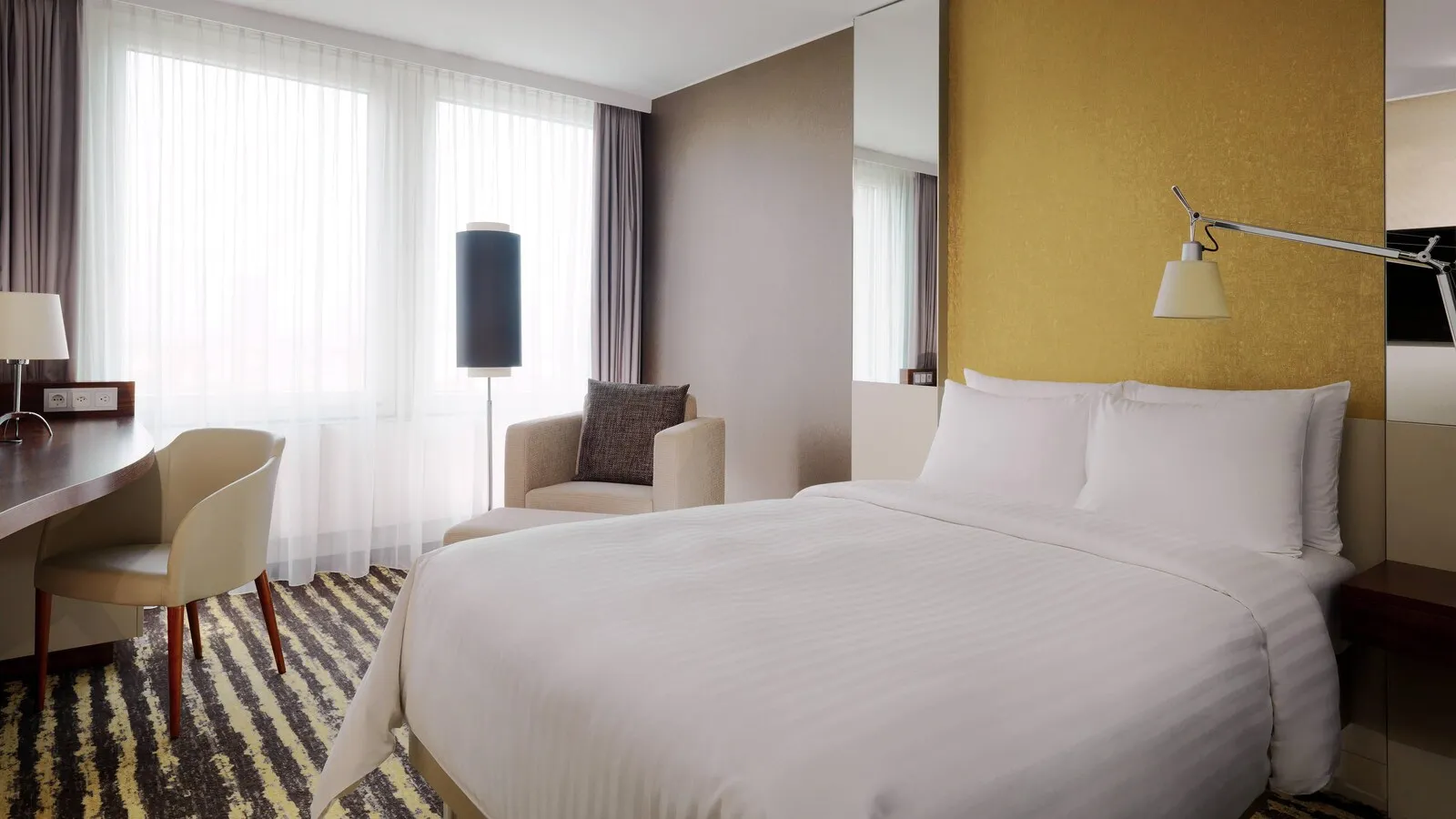 Single Room, Smaller Guest room, 1 Queen, Main Building