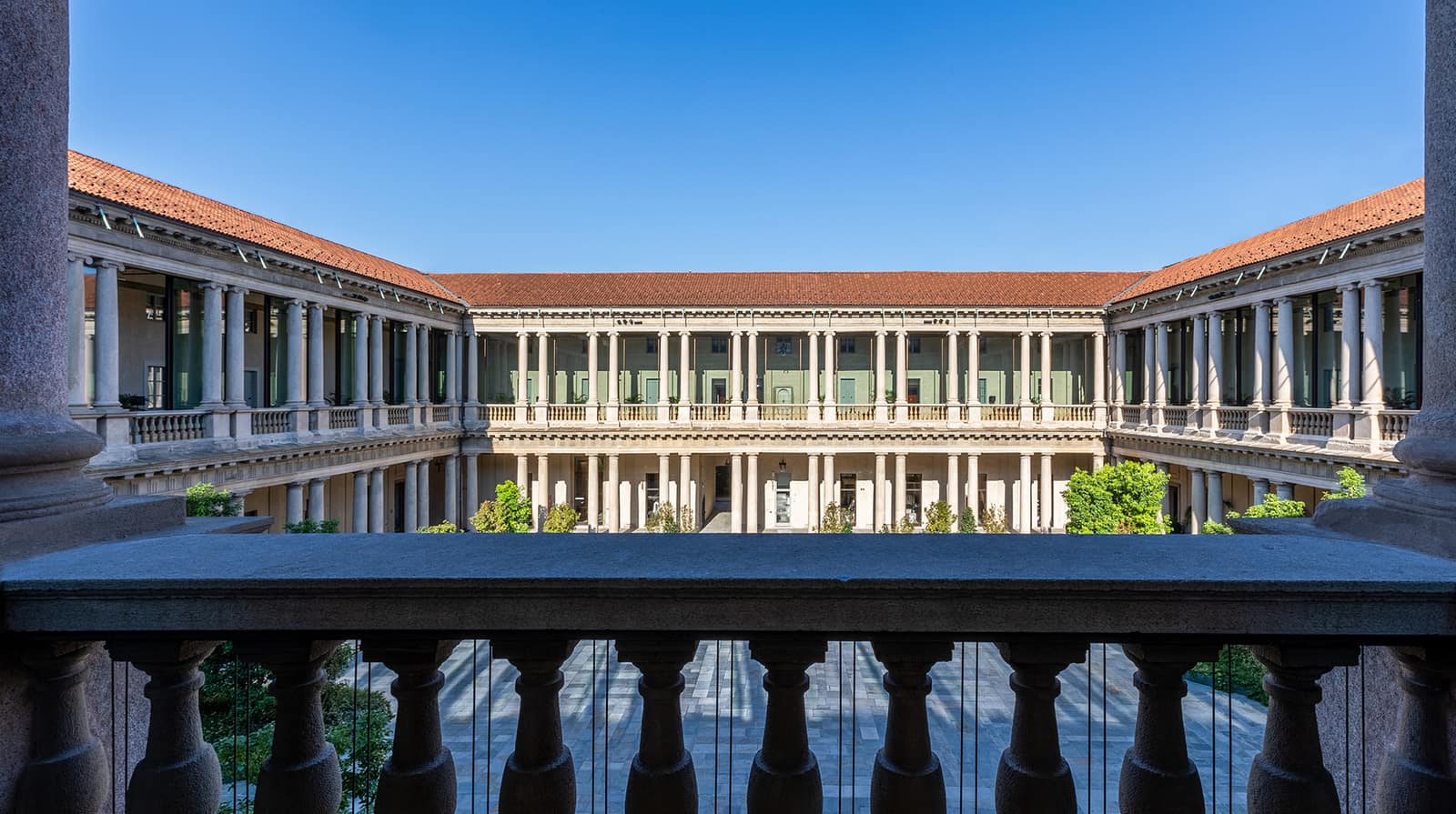 The courtyard and colonnade of Portrait Milano