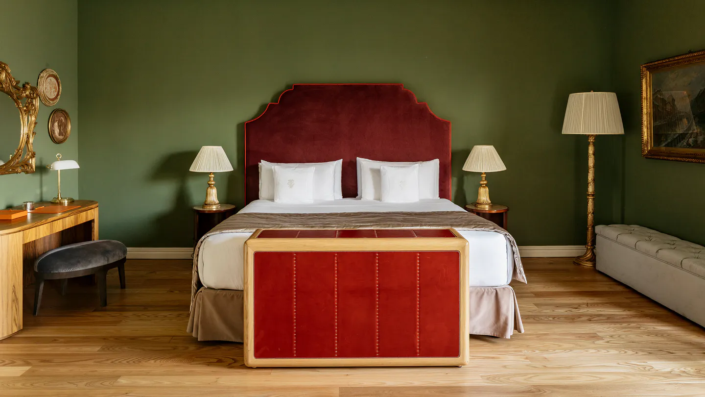 Green and red bedroom in the Rooftop Grand Suite