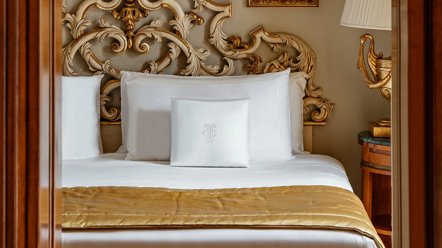 Suite Greta with a gilded headboard and botanical paintings