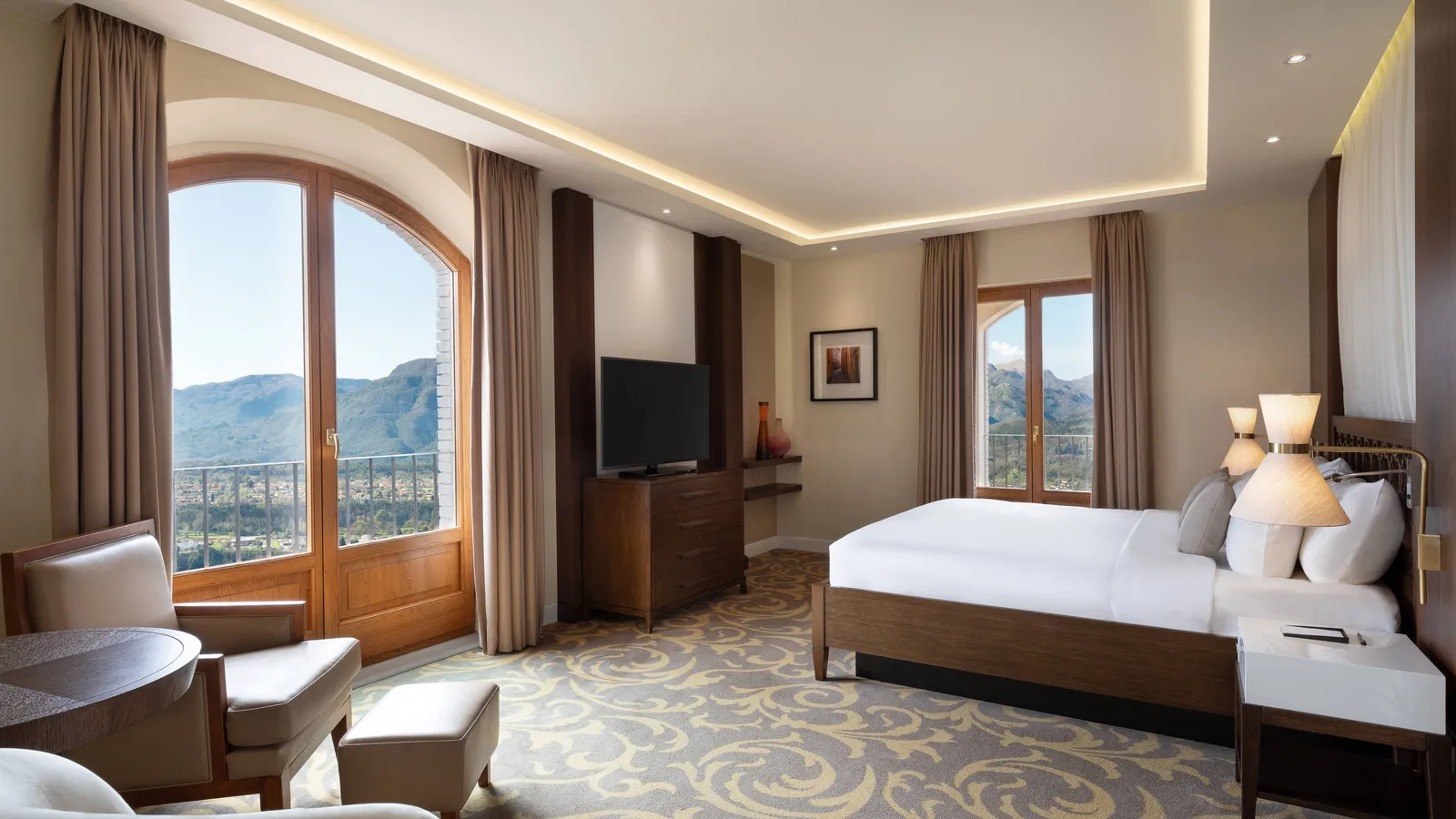 Deluxe King Suite with balcony